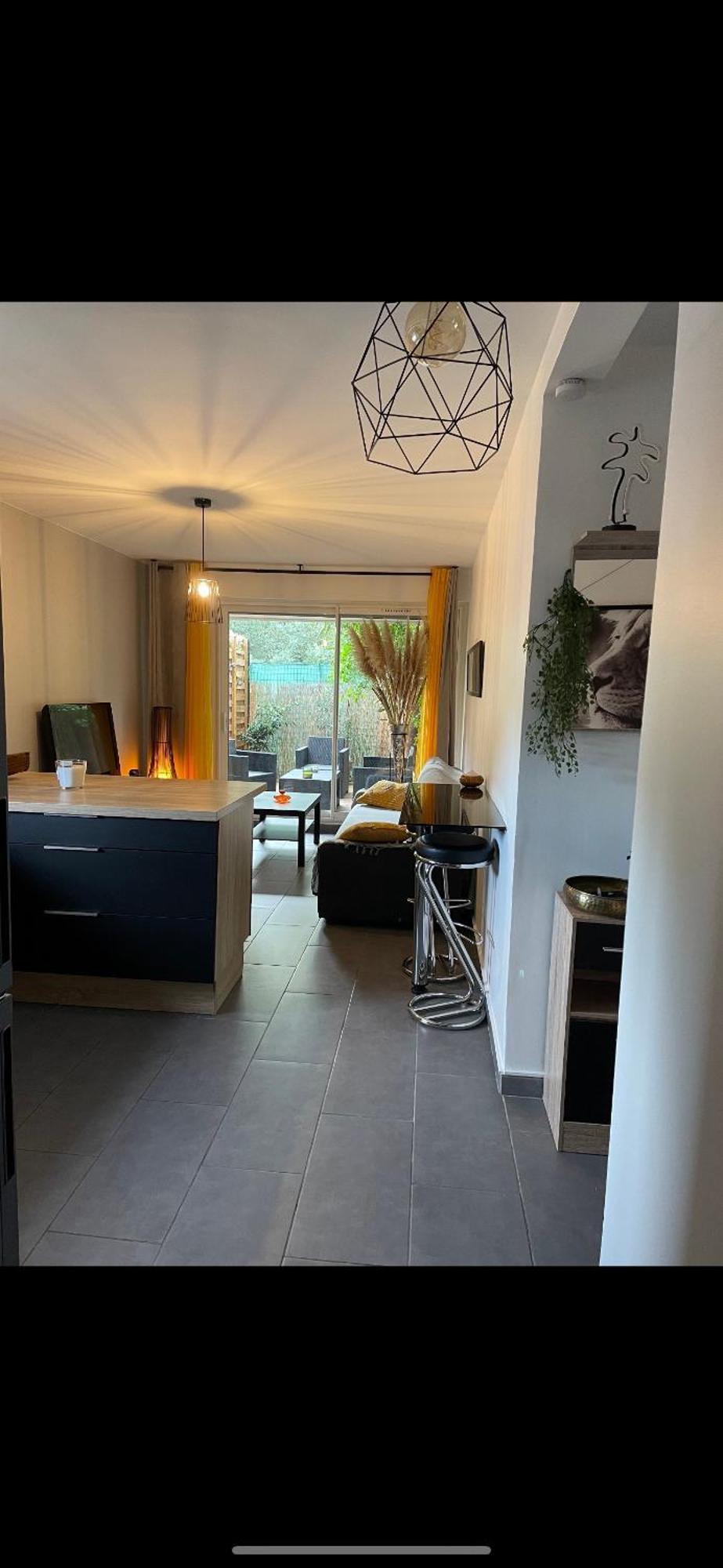 Agreable T2 Traversant Rdc Avec Terrasse + Balcon+ Parking 2 Places Montpellier Buitenkant foto